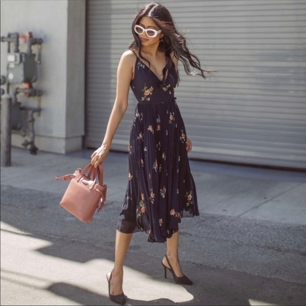 XS Aritzia Beaune Pleated Wrap Dress Navy and Floral